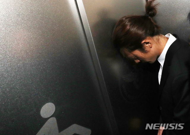 【서울=뉴시스】박주성 기자 = 성관계 동영상 불법 촬영·유포 논란을 빚은 가수 정준영(30)이 14일 오전 서울 종로구 서울지방경찰청 광역수사대로 출석하고 있다. 2019.03.14.  park7691@newsis.com