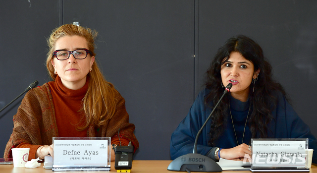 【광주=뉴시스】 = 2020광주비엔날레 예술감독으로 선임된 데프네 아야스(Defne Ayas·왼쪽)·나타샤 진발라(Natasha Ginwala). 2019.07.08. (사진=뉴시스 DB) photo@newsis.com