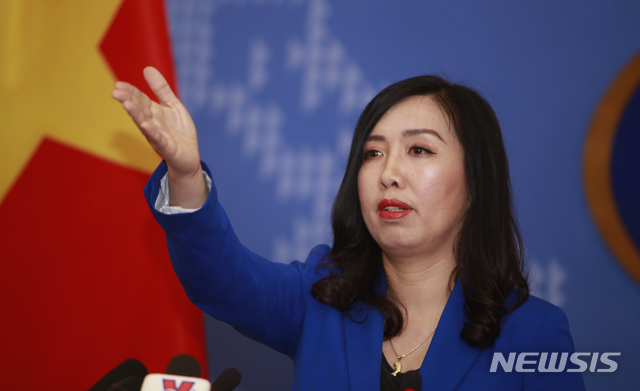 【하노이=AP/뉴시스】베트남의 러티투항 외교부 대변인이 14일(현지시간) 하노이에서 열린 언론 브리핑에서 기자들의 질문을 받고 있다. 2019.03.14.