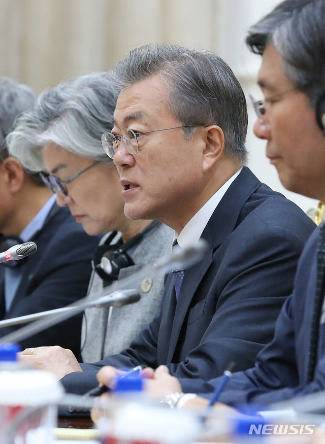 【프놈펜(캄보디아)=뉴시스】전신 기자 = 캄보디아를 국빈 방문 중인 문재인 대통령이 15일 프놈펜 캄보디아 총리실에서 훈센 총리와 한-캄보디아 정상회담을 하고 있다. 2019.03.15. photo1006@newsis.com