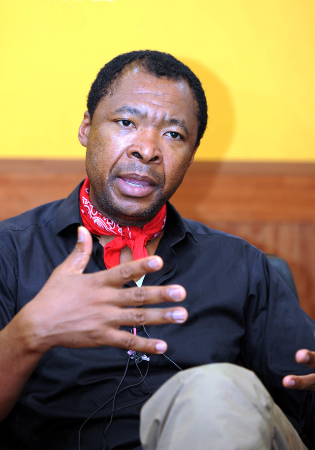 '광주비엔날레 총감독 역임' 오쿠이 엔위저 별세, 향년 56 