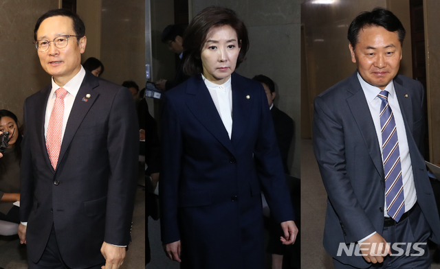 【서울=뉴시스】박영태 기자 = 18일 오전 서울 영등포구 여의도 국회에서 열린 교섭단체 3당 원내대표 회동에 홍영표 더불어민주당, 나경원 자유한국당, 김관영 바른미래당 원내대표가 참석하고 있다. 2019.03.18. since1999@newsis.com