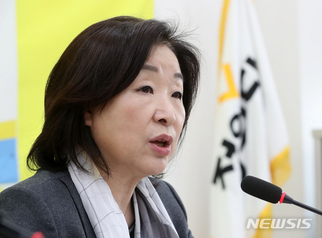 【서울=뉴시스】홍효식 기자 = 심상정 국회 정치개혁특별위원장이 18일 오후 서울 여의도 국회에서 기자간담회를 열고 어제(17일) 있었던 회동에서의 선거제도 관련 합의안 내용을 발표하고 있다. 2019.03.18. yesphoto@newsis.com