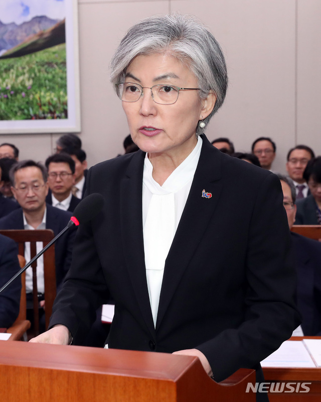 【서울=뉴시스】박영태 기자 = 18일 오후 서울 영등포구 여의도 국회에서 열린 국회 외교통일위원회 전체회의에서 강경화 외교부 장관이 업무보고를 하고 있다. 2019.03.18.since1999@newsis.com