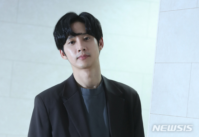 【서울=뉴시스】조수정 기자 = KBS 2TV 주말드라마 '하나뿐인 내편' 장고래 역으로 열연한 배우 박성훈이 18일 오후 서울 중구 충무로 뉴시스에서 인터뷰에 앞서 포즈를 취하고 있다. 2019.03.18. chocrystal@newsis.com