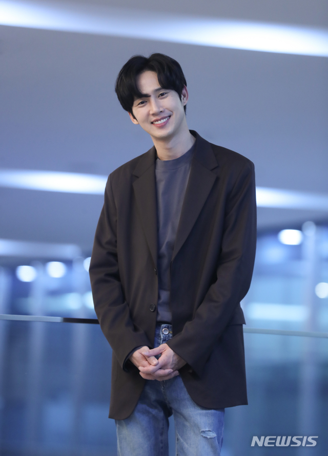 【서울=뉴시스】조수정 기자 = KBS 2TV 주말드라마 '하나뿐인 내편' 장고래 역으로 열연한 배우 박성훈이 18일 오후 서울 중구 충무로 뉴시스에서 인터뷰에 앞서 포즈를 취하고 있다. 2019.03.18. chocrystal@newsis.com