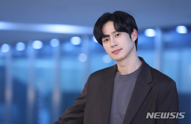 【서울=뉴시스】조수정 기자 = KBS 2TV 주말드라마 '하나뿐인 내편' 장고래 역으로 열연한 배우 박성훈이 18일 오후 서울 중구 충무로 뉴시스에서 인터뷰에 앞서 포즈를 취하고 있다. 2019.03.18. chocrystal@newsis.com