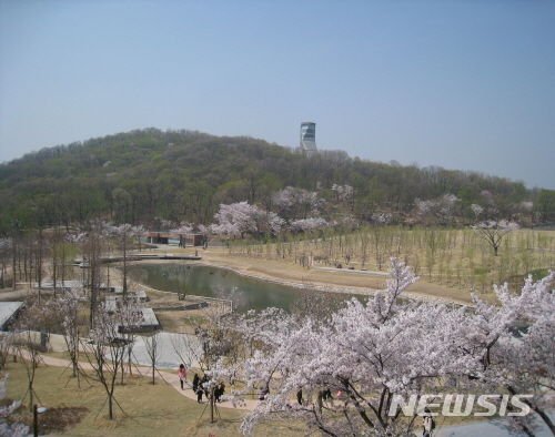 【서울=뉴시스】지난해 북서울 꿈의 숲 봄꽃 만개 모습. 2019.03.20. (사진=서울시 제공)