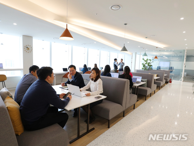 【서울=뉴시스】워크플렉스 롯데월드타워 메인 라운지