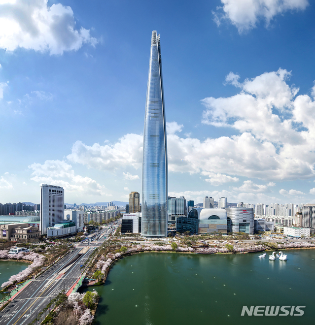 【서울=뉴시스】롯데월드타워 전경