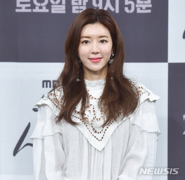 박한별, 참고인 신분 조사…남편·'경찰총장'과 골프