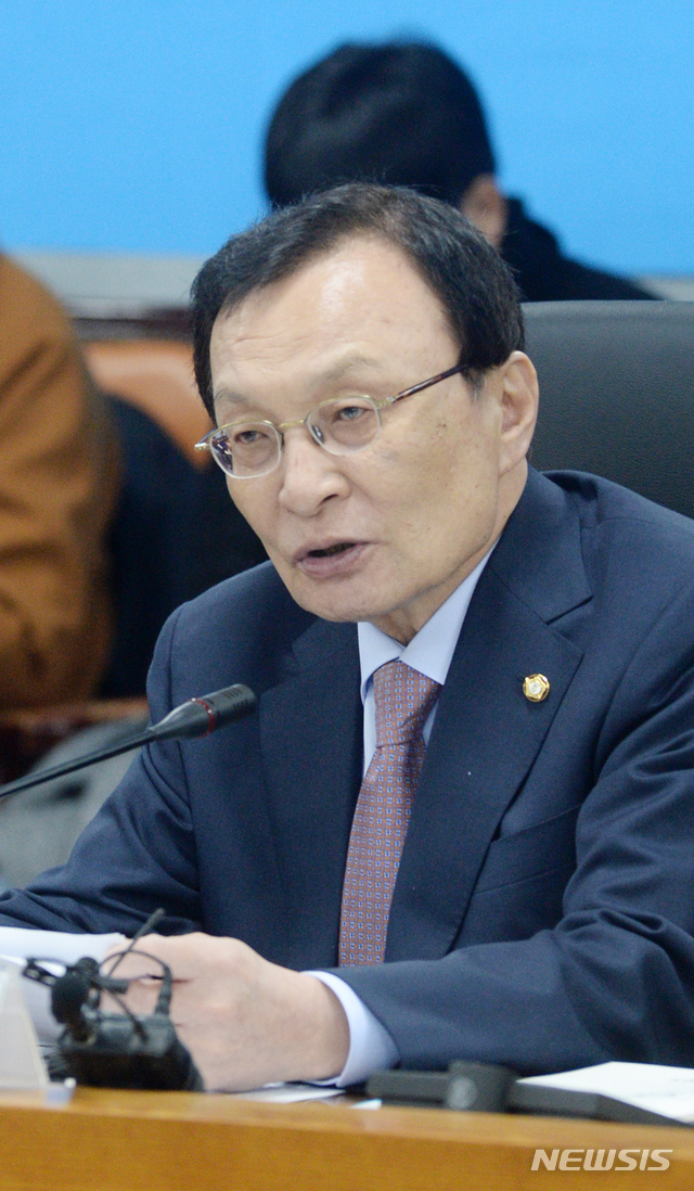 【전주=뉴시스】 김얼 기자= 2019 더불어민주당 · 전라북도 예산정책협의회가 지난 20일 전북 전주시 국민연금공단에서 실시된 가운데 이해찬 더불어민주당 당대표가 인사말을 하고 있다. 2019.03.20.pmkeul@newsis.com