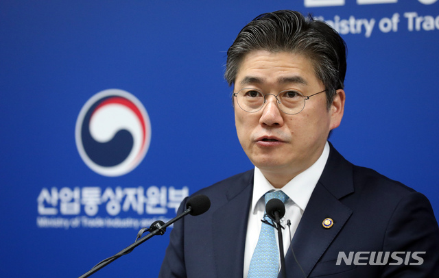 【세종=뉴시스】강종민 기자 = 정승일 산업통상자원부 차관이 20일 오후 정부세종청사에서 포항지진과 지열발전간의 연관성 분석 연구 결과 발표에 따른 정부 입장을 발표하고 있다. 2019.03.20.&nbsp; ppkjm@newsis.com