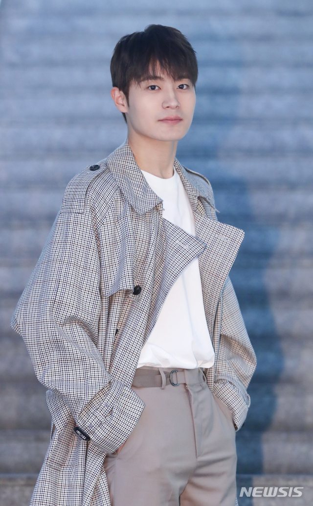 【서울=뉴시스】조수정 기자 = KBS2 수목드라마 '왜그래 풍상씨' 이외상 역으로 열연한 배우 이창엽이 20일 오후 서울 중구 충무로 뉴시스 본사에서 인터뷰에 앞서 포즈를 취하고 있다. 2019.03.20. chocrystal@newsis.com