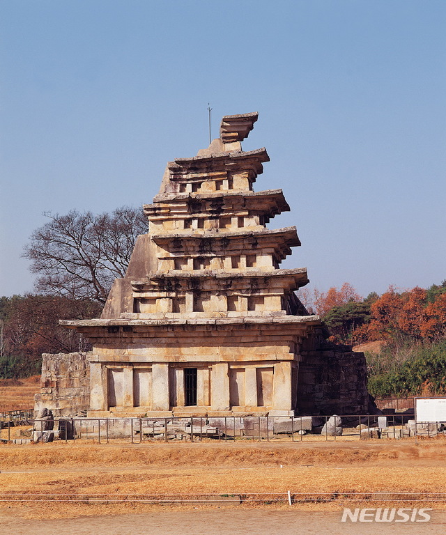 익산 미륵사지 석탑(동측) 수리 전