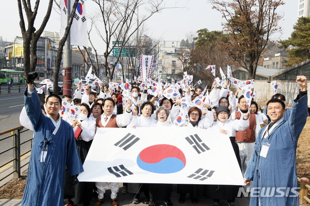 【서울=뉴시스】 지난 3월1일 3.1절 만세운동 재현 사진. 2019.03.21. (사진=동작구 제공)