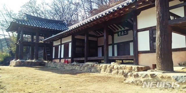 【옥천=뉴시스】충북 옥천군 군북면 이백리 충북도 유형문화재 42호 이지당.(사진=옥천군 제공)photo@newsis.com