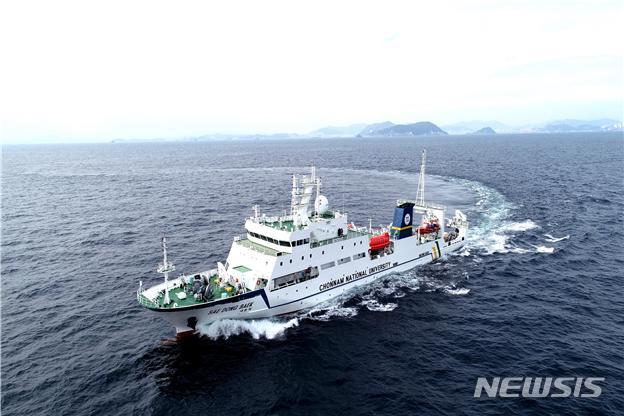 [여수=뉴시스] 전남대학교 실습선 '새동백호'. photo@newsis.com