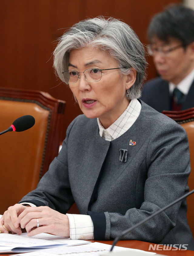 【서울=뉴시스】홍효식 기자 = 강경화 외교부 장관이 21일 오전 서울 여의도 국회 본청 외교통일위원회 회의실에서 열린 남북경제협력특별위원회 전체회의에서 의원들 질의에 답하고 있다. 2019.03.21.&nbsp; yesphoto@newsis.com