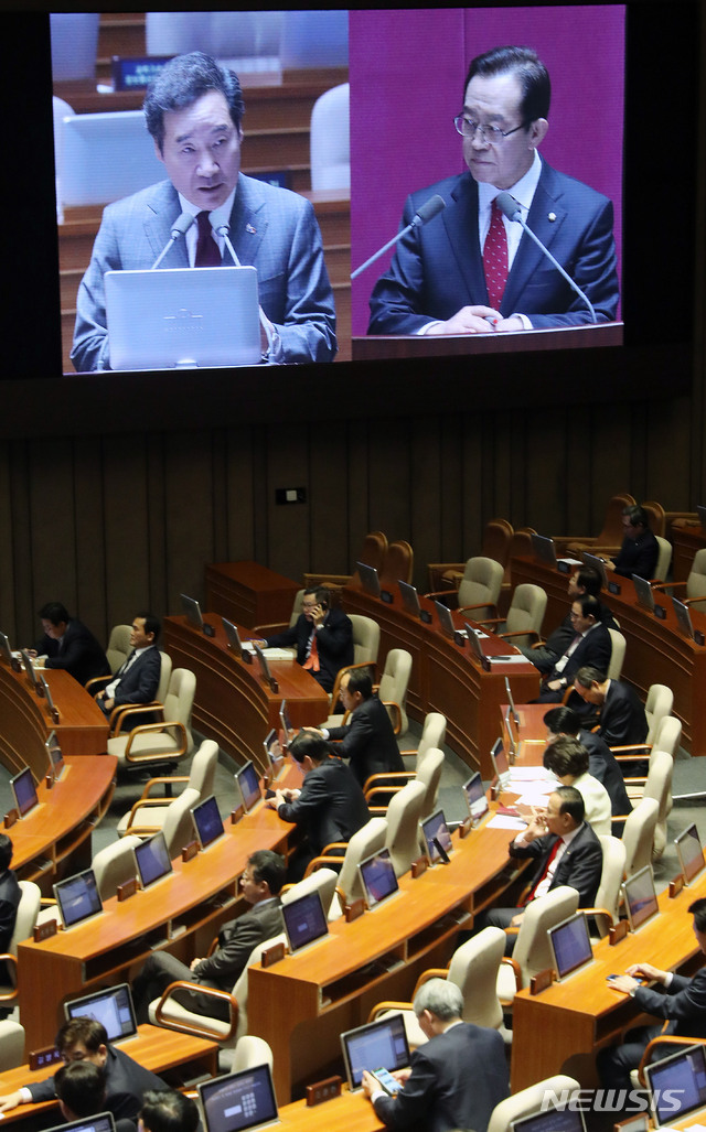 【서울=뉴시스】홍효식 기자 = 이낙연 국무총리가 21일 오후 서울 여의도 국회에서 열린 본회의에서 자유한국당 이종배 의원의 경제에 관한 대정부질문에 답하고 있다. 2019.03.21.&nbsp; yesphoto@newsis.com