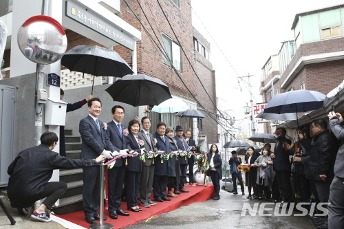 【서울=뉴시스】서울 종로구 사회적경제허브 청년창업지원 센터 개관식. 2019.03.22. (사진=종로구 제공)