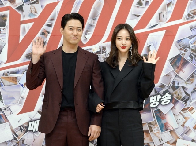 주진모(왼쪽), 한예슬