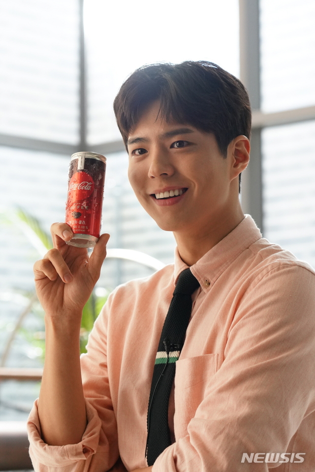 【서울=뉴시스】배우 박보검 '커피 코카-콜라' 
