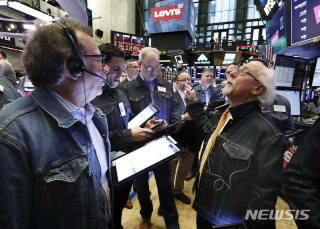 뉴욕 증시, 뮬러 특검 호재에도 'R 공포'로 혼조 마감 