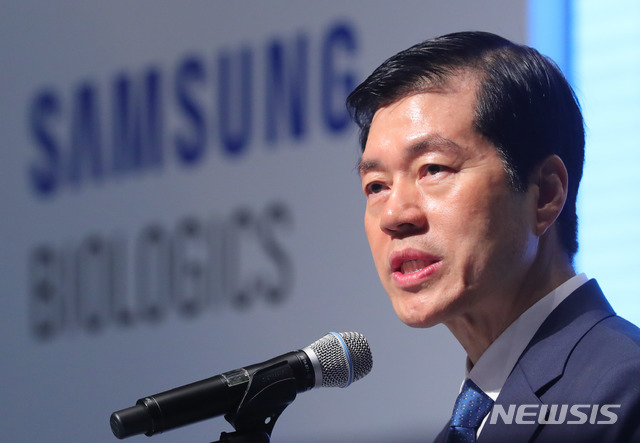 【인천=뉴시스】배훈식 기자 = 국민연금이 삼성바이오로직스의 정기 주주총회에서 재무제표 승인, 사내와 사외이사 선임안 등 사측 제시 안건에 대해 반대표를 던지기로 한 지난 3월22일 오전 인천 연수구 IGC 인천글로벌캠퍼스에서 열린 주총에 참석한 김태한 대표이사가 인사말을 하고 있다. 2019.03.22. dahora83@newsis.com