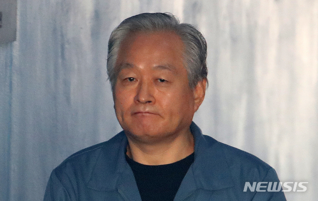 [서울=뉴시스]구치소 수감 상태를 유지하기 위해 무고를 교사한 혐의로 재판에 넘겨진 주수도 전 제이유(JU) 그룹 회장이 항소심에서도 징역형 집행유예를 선고받았다.사진은 주 전 회장(사진=뉴시스DB)2024.02.06. photo@newsis.com