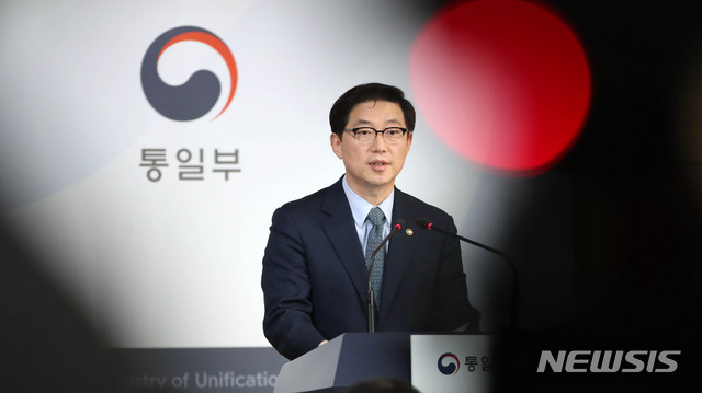 【서울=뉴시스】 고범준 기자 = 천해성 통일부 차관이 22일 오후 서울 종로구 정부서울청사 브리핑룸에서 남북 개성 공동사무소 북측 인원 철수와 관련 브리핑을 하고 있다. 2019.03.22.&nbsp; bjko@newsis.com