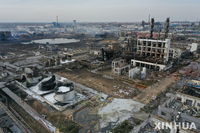 【샹수이=신화/뉴시스】 중국 장쑤성 옌청시 샹수이현 소재 화학공장에서 21일 대형 폭발사고가 일어나 막대한 인명과 재산 피해를 냈다. 사진은 폭발로 인해 사살상 초토화한 사고 현장 모습. 2019.03.23 