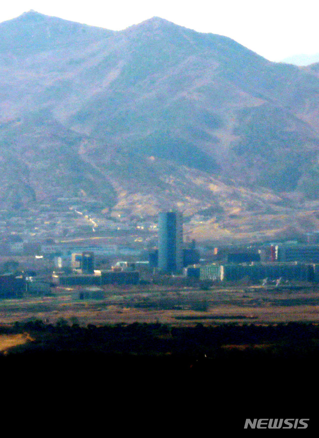 【파주=뉴시스】김진아 기자 = 지난해 3월24일 경기도 파주시에서 촬영한 개성공단 전경. 2019.07.22. bluesoda@newsis.com