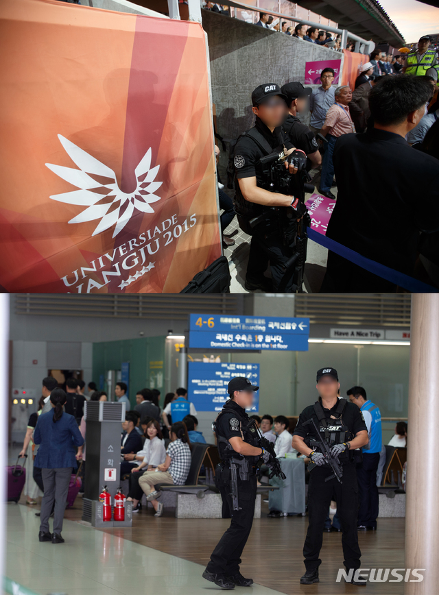 【서울=뉴시스】전신 기자 = 지난 22일 문재인 대통령의 대구 칠성시장 방문 당시 경호원이 기관단총을 들고 경호하는 모습이 찍힌 사진이 뒤늦게 알려지면서 '과잉 경호' 논란이 일고 있는 가운데 청와대는 이에 즉각 "경호원이 대통령과 시민들을 지키고자 무기를 지닌 채 경호 활동을 하는 것은 지극히 당연한 직무수행"이라고 반박하며 그간 대통령의 외부 행사에서 청와대 경호처 직원들이 총기를 들고 대통령을 경호하고 있는 사진 여러 장을 공개했다. 박근혜 정부 시절인 2015년 7월3일 광주 월드컵경기장에서 열린 유니버시아드대회 개막식(위)과 2016년 6월29일 인천공항에서 시간선택제 일자리 우수기업 방문한 당시 경호 장면의 사진. 2019.03.24. (사진=청와대 제공) photo@newsis.com