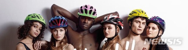 【서울=뉴시스】독일 교통부가 속옷을 입고 안전모를 착용한 모델을 앞세운 공익 광고로 뭇매를 맞고 있다. 24일(현지시간) 가디언은 시민들의 광고 중단 요구가 이어지고 있다고 보도했다. (사진=독일 교통부 홈페이지) 2019.03.25.