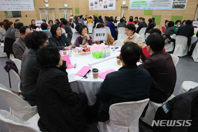 【서울=뉴시스】서울 강서구는 4월2~4일 지역사회 혁신과 민관 협치 의제 발굴을 위한 협치 공론장인 '권역별 협치테이블'을 연다. 2019.03.25. (사진=강서구 제공)