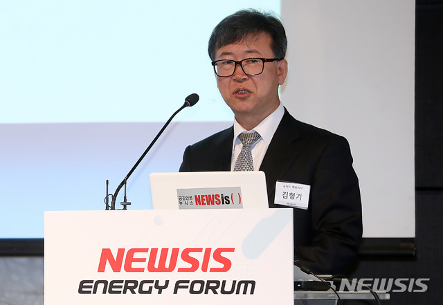 【서울=뉴시스】이영환 기자 = 김형기 뉴시스 대표이사가 25일 오전 서울 중구 플라자호텔 다이아몬드홀에서 열린 '제1회 뉴시스 에너지포럼'에 참석해 인사말을 하고 있다. 2019.03.25.&nbsp;&nbsp; 20hwan@newsis.com