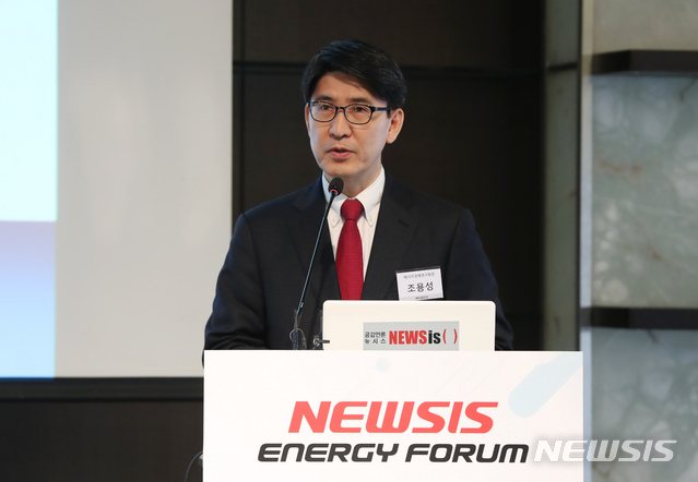 【서울=뉴시스】고승민 기자 = 25일 오전 서울 중구 플라자호텔에서 열린 제1회 뉴시스 에너지 포럼에서 조용성 에너지경제연구원장이 '에너지 전환 정책의 방향과 과제'를 주제로 기조연설을 하고 있다. 2019.03.25. kkssmm99@newsis.com