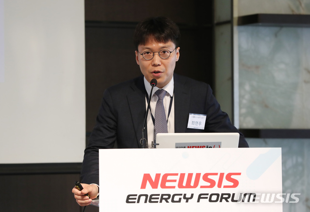 【서울=뉴시스】고승민 기자 = 25일 오전 서울 중구 플라자호텔에서 열린 제1회 뉴시스 에너지 포럼에서 최연우 산업통상자원부 신에너지사업과장이 주제발표를 하고 있다. 2019.03.25.kkssmm99@newsis.com