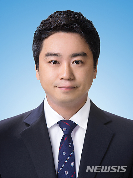 두뇌한국21플러스(BrainKorea21PLUS) 우수 연구인력에 선정돼 교육부장관 표창을 수상한 영남대 대학원 전기공학과 김창환씨