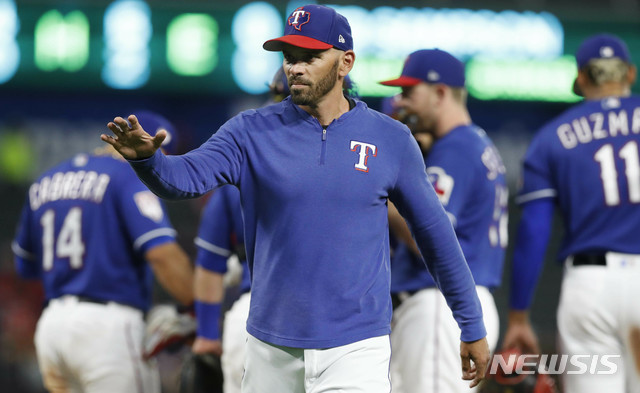 【AP/뉴시스】 텍사스 레인저스의 크리스 우드워드 감독