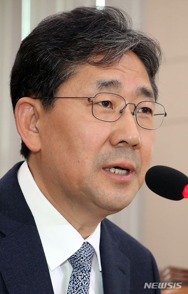 【서울=뉴시스】이종철 기자&nbsp; = 박양우 문화체육관광부장관 후보자가 26일 서울 여의도 국회 문화체육관광위원회에서 열린 인사청문회에서 답변을 하고 있다. 2019.03.26.&nbsp;&nbsp; jc4321@newsis.com