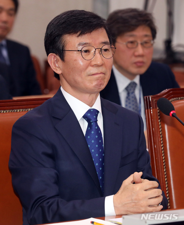 【서울=뉴시스】박영태 기자 = 26일 오전 서울 영등포구 여의도 국회에서 열린 농림축산식품해양수산위원회 전체회의 해양수산부장관(문성혁) 후보자 인사청문회에서 문성혁 후보자가 의원 질의를 듣고 있다. 2019.03.26.since1999@newsis.com