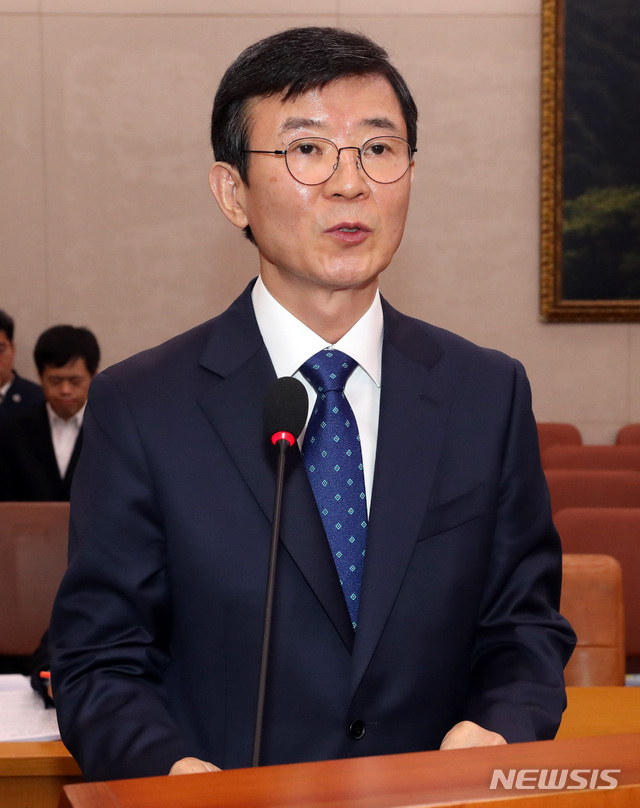 【서울=뉴시스】박영태 기자 = 26일 오전 서울 영등포구 여의도 국회에서 열린 농림축산식품해양수산위원회 전체회의 해양수산부장관(문성혁) 후보자 인사청문회에서 문성혁 후보자가 모두발언을 하고 있다. 2019.03.26.since1999@newsis.com