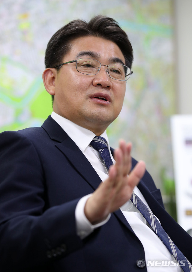 【서울=뉴시스】 고범준 기자 = 오승록 노원구청장이 25일 오후 서울 노원구 노원구청 집무실에서 뉴시스와 인터뷰를 하고 있다. 2019.03.27. bjko@newsis.com