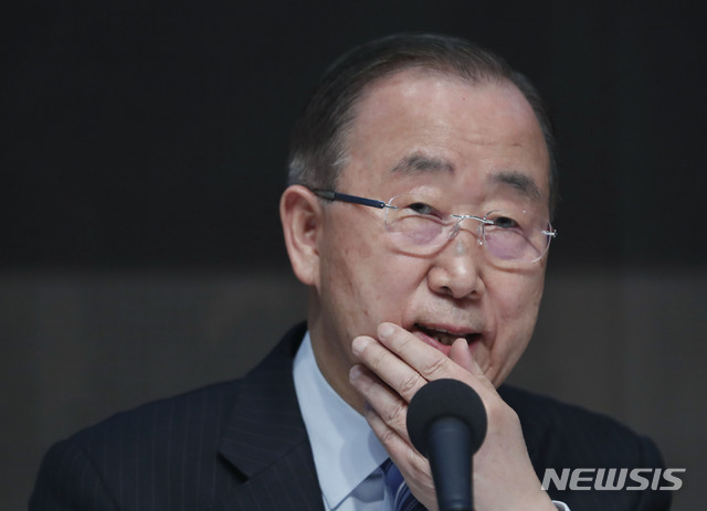 【서울=뉴시스】최동준 기자 = 반기문 전 유엔 사무총장이 26일 서울 중구 프레스센터에서 열린 관훈토론회에서 모두발언을 마치고 얼굴을 만지고 있다. 2019.03.26. photocdj@newsis.com