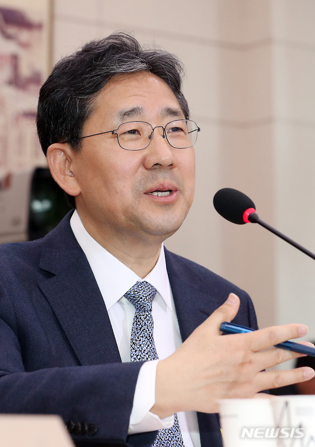 【서울=뉴시스】이종철 기자&nbsp; = 박양우 문화체육관광부장관 후보자가 26일 오후 서울 여의도 국회에서 열린 문화체육관광위원회 인사청문회에 참석해 답변을 하고 있다. 2019.03.26. jc4321@newsis.com