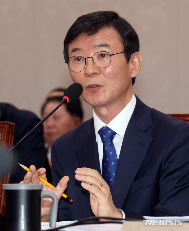 【서울=뉴시스】박영태 기자 = 26일 서울 영등포구 여의도 국회에서 열린 농림축산식품해양수산위원회 전체회의 해양수산부장관(문성혁) 후보자 오후 인사청문회에서 문성혁 후보자가 의원 질의에 답변하고 있다. 2019.03.26.since1999@newsis.com