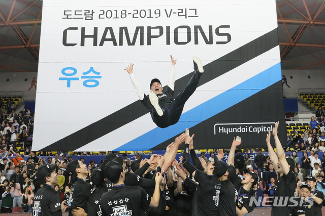 [인터뷰]최태웅 감독 모니터링 배구 “에이전트라는 오해도”