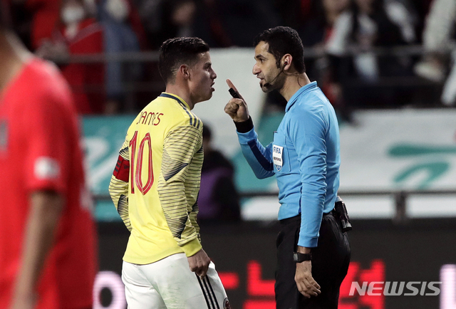 【서울=AP/뉴시스】15일 아시아축구연맹(AFC)에 따르면, 북한 평양에서 열리는 한국과 북한의 2022년 카타르월드컵 아시아지역 2차예선 H조 조별리그 3차전에서 주심을 카타르 출신 압둘라함 알 자심(32)이 맡는다.